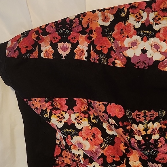 🌺 Nicole Miller Floral Shorts 🌺 - Picture 3 of 8